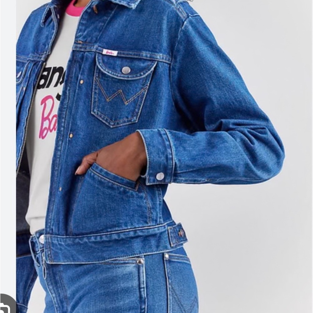 Wrangler Blue Denim Jacket with Chest Pocket and Snap Buttons